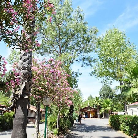 Camping Les Salisses - Maeva Виас Экстерьер фото